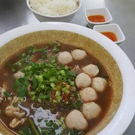 เอี่ยวเฮง ซุปเปอร์หมูตุ๋นหม้อไฟ