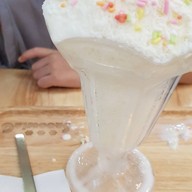 SnoowinG Milk Bingsu กาดสวนแก้ว