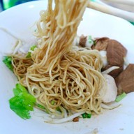 เมนูของร้าน ก๋วยเตี๋ยวหมูตุ๋น เอ็นหมูตุ๋น ( ซ. หัวหิน 72 )