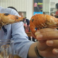 เมนูของร้าน ผ่องพรรณกุ้งเผา ตลาดกลางอยุธยา