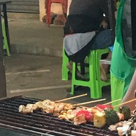 หมาล่านายแซมริมน้ำท่าข้าม