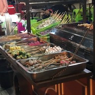 หมาล่านายแซมริมน้ำท่าข้าม