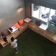 Pet pals & cafe
