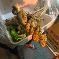 หมาล่านายแซมริมน้ำท่าข้าม