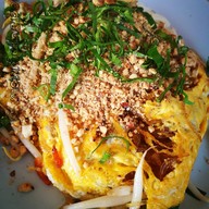 เมนูของร้าน ป้าสมนึกเจ้าเก่า ผัดไทยมรดกโลก