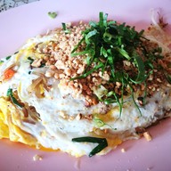 เมนูของร้าน ป้าสมนึกเจ้าเก่า ผัดไทยมรดกโลก