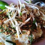 เมนูของร้าน ป้าสมนึกเจ้าเก่า ผัดไทยมรดกโลก