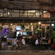 หน้าร้าน ZEST Sathorn