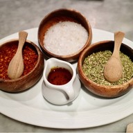เครื่องปรุงทานกับพิซซ่า