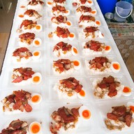 สุขเกษม ข้าวหมูแดงหมูกรอบ