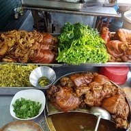 ขาหมูรัชดา แยกสุทธิสาร รอบกลางวัน