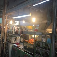 กะเพราข้างบ้าน Food court ตลาดเมืองทอง