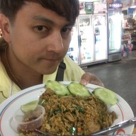 กะเพราข้างบ้าน Food court ตลาดเมืองทอง