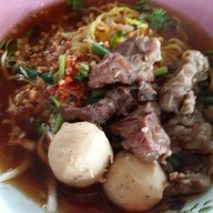 เมนูของร้าน ก๋วยเตี๋ยวไทยใบตอง