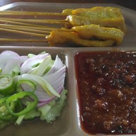 เมนูของร้าน ก๋วยเตี๋ยวไทยตาปุ้ย