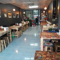 บรรยากาศ ตือโป๊ยก่าย สหายขายหมู ช่างเคี่ยน