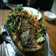 เมนูของร้าน เรือนแพลำพูน