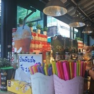 หน้าร้าน ชอบชา ตลาดเอี่ยมสมบัติ