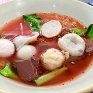 ก๋วยเตี๋ยวลูกชิ้นปลาอินทรีย์