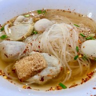 ก๋วยเตี๋ยวลูกชิ้นปลาอินทรีย์