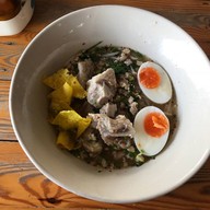 ร้านก๋วยเตี๋ยวหมูต้มยำตำลึงนายเอก แยกปราณบุรี