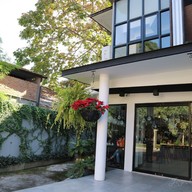 หน้าร้าน Thesis Coffee