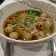 ก๋วยเตี๋ยวเรือเอ็นแก้วหอวัง The Emquartier