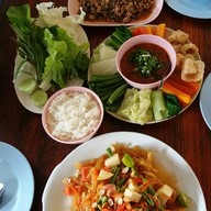 สวนอาหารชายทุ่ง