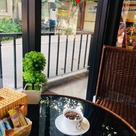 บรรยากาศ Half n' Half