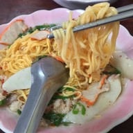 เมนูของร้าน บะหมี่เจ๊เน้ย อุทัยธานี