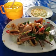 กะเพราเตาถ่าน