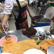 บรรยากาศ พรเจริญ ไอศกรีมไข่แข็ง