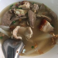เมนูของร้าน ก๋วยจั๊บนายเอ็ก (Nai Ek Roll Noodle) เยาวราช (primary branch)