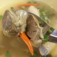 เฮียชัย เอ็นหมูตุ๋นต้มยำ