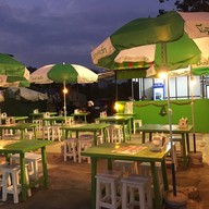 บรรยากาศ มีตังค์ สเต็ก เรวดี