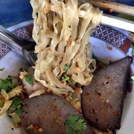 เมนูของร้าน ก๋วยเตี๋ยวเรือเล็ก-แดง