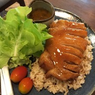 ข้าวไก่อบซอสเสาวรส