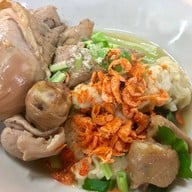เมนูของร้าน บะหมี่+เกี๊ยว ข้าวหมูแดง