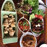 เมนูของร้าน ครัวไม้เมือง บางพระ ศรีราชา