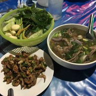 เจ๊ฝนร้านก๋วยเตี๋ยวแชมป์