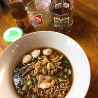 ก๋วยเตี๋ยวป้าน่าหม้อ