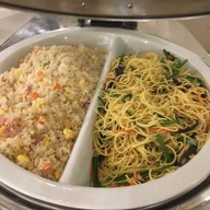 Balcony Courtyard Restaurant