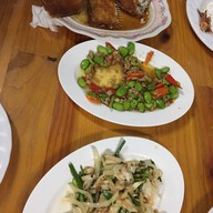 เมนูของร้าน ครัวเจ๊แมว ปากน้ำปราณ