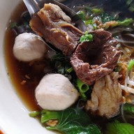 เมนูของร้าน เตี๋ยวริมเริน by เฮียวัฒน์จัมโบ้ สาขา 3