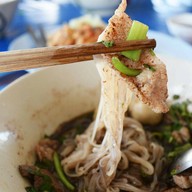 เมนูของร้าน ป.ประทีบ ก๋วยเตี๋ยวเรือ โคราช ซอยเบญจรงค์