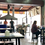 บรรยากาศ ก๋วยเตี๋ยวคั่วไก่เสาชิงช้า หลีเฮง