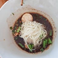 เมนูของร้าน ก๋วยเตี๋ยวเรือหน้ามน บางเลน
