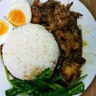 เมนูของร้าน บัวสุวรรณ ราดหน้ายอดผัก