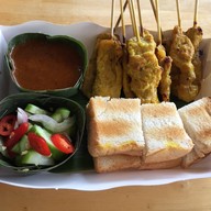 เมนูของร้าน หมูสะเต๊ะ-ปอเปี๊ยะสด by มา-ลอง Food Villa