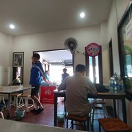 บรรยากาศ ข้าวมันไก่เลิศลักษณ์ สาขาแรก